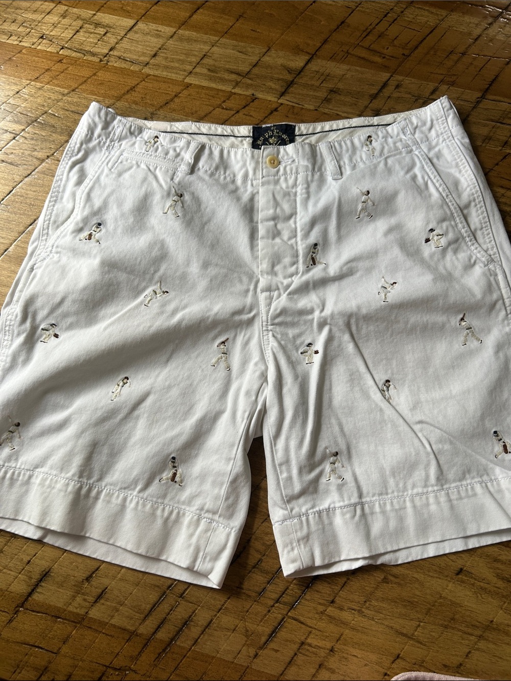 Ralph Lauren men’s white short size 36. Sports embroidered theme.